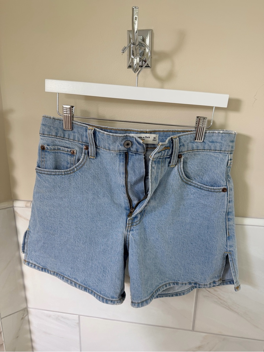 Abercrombie & Fitch The Dad Short High Rise Women’s Shorts - Picture 3 of 4